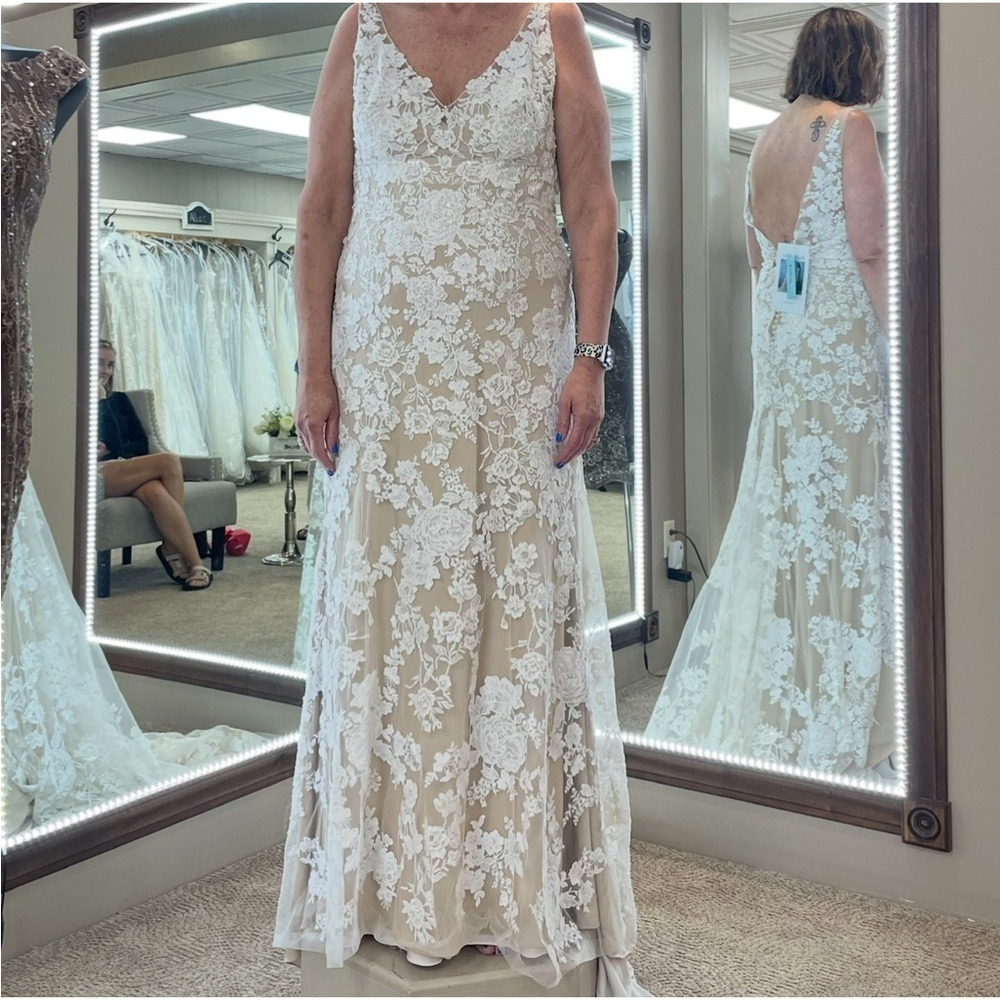 Allure Bridals Cream Lace Wedding Dress Size 14